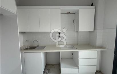 İzmir Bayraklı'da Cadde Üzeri Köşe Geniş 3+1 Satılık Daire