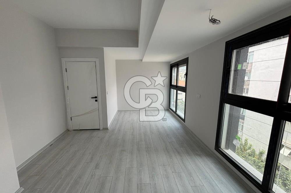 İzmir Bayraklı'da Cadde Üzeri Köşe Geniş 3+1 Satılık Daire