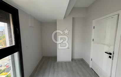 İzmir Bayraklı'da Cadde Üzeri Köşe Geniş 3+1 Satılık Daire