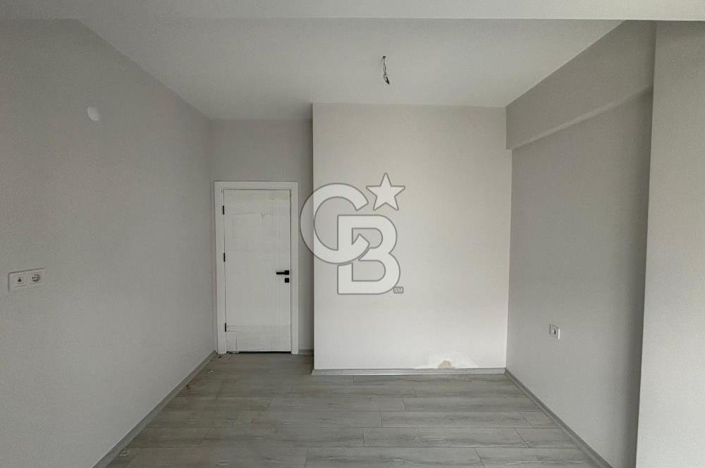 İzmir Bayraklı'da Cadde Üzeri Köşe Geniş 3+1 Satılık Daire