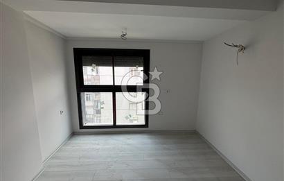 İzmir Bayraklı'da Cadde Üzeri Köşe Geniş 3+1 Satılık Daire