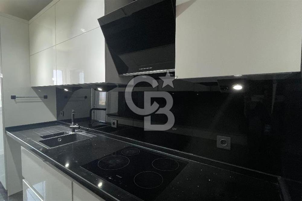 Çiğli Palmiye Park Terasta Mimari Tasarımlı Büyük Tip 2+1 Daire