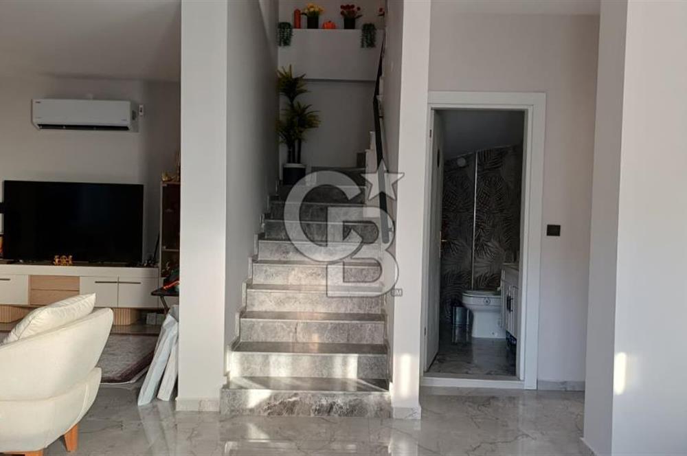 Buca'da Doğayla İç İçe Özel Havuzlu Satılık 4+1 Lüks Villa
