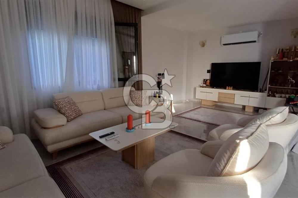 Buca'da Doğayla İç İçe Özel Havuzlu Satılık 4+1 Lüks Villa