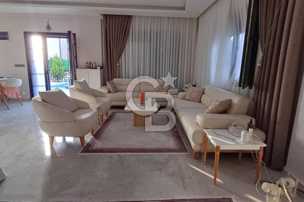Buca'da Doğayla İç İçe Özel Havuzlu Satılık 4+1 Lüks Villa