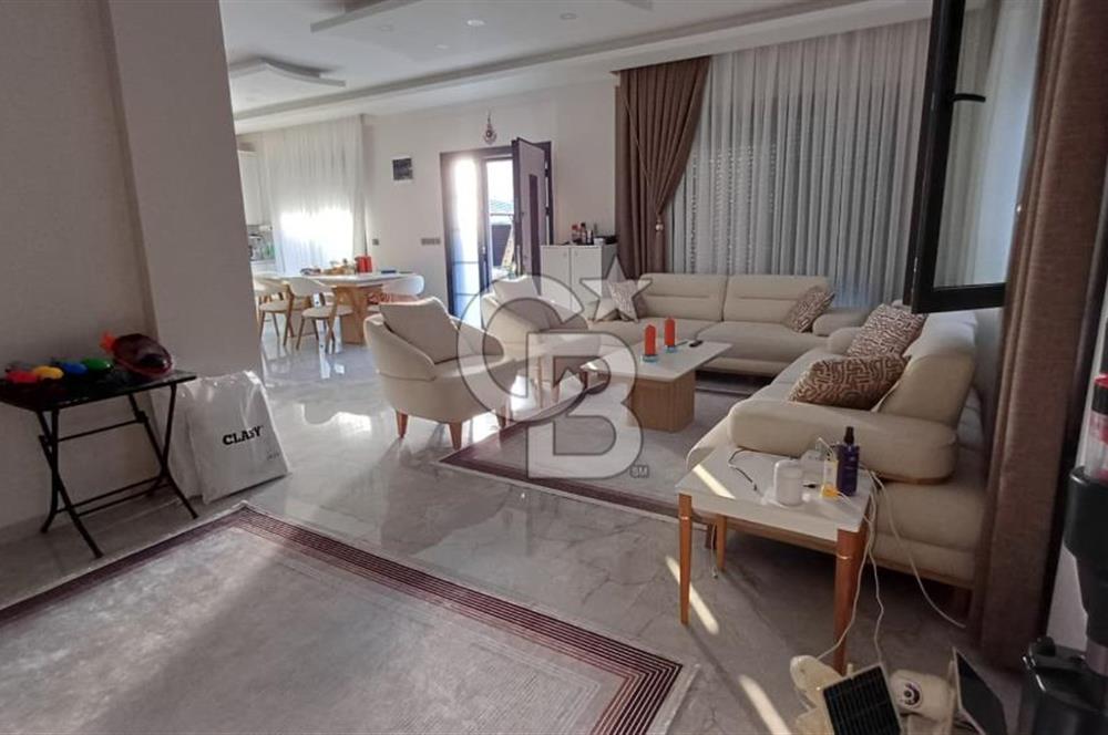 Buca'da Doğayla İç İçe Özel Havuzlu Satılık 4+1 Lüks Villa
