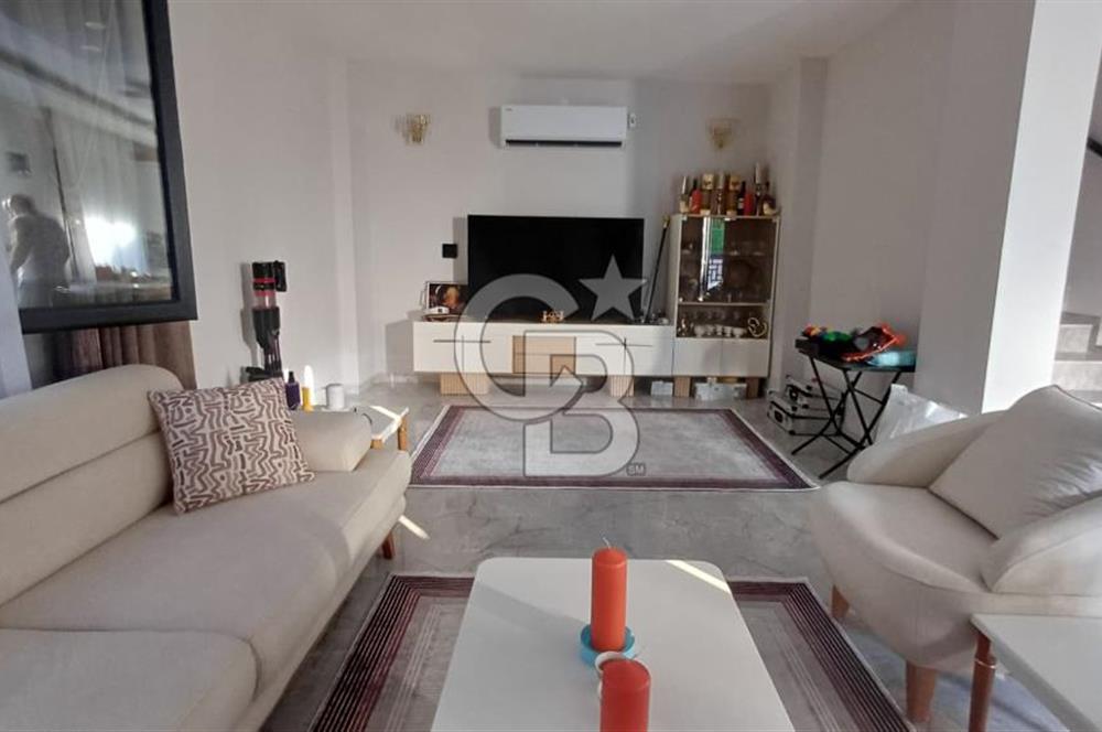 Buca'da Doğayla İç İçe Özel Havuzlu Satılık 4+1 Lüks Villa