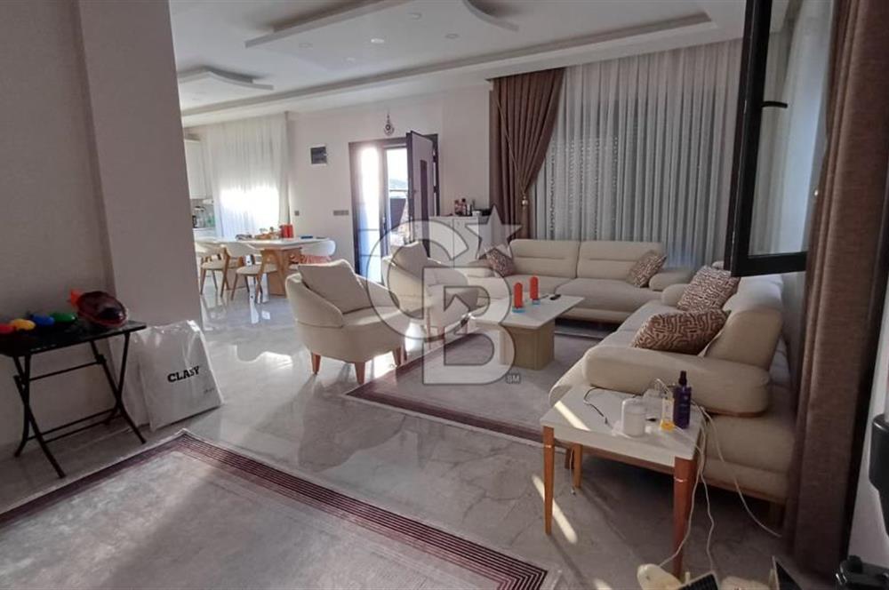 Buca'da Doğayla İç İçe Özel Havuzlu Satılık 4+1 Lüks Villa