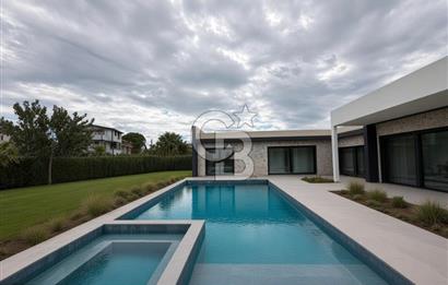 Urla Atatürk Mahallesinde 2.880 m² Arsa İçerisinde 650m² Ultra Lüx Akıllı Malikane