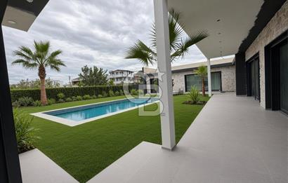 Urla Atatürk Mahallesinde 2.880 m² Arsa İçerisinde 650m² Ultra Lüx Akıllı Malikane