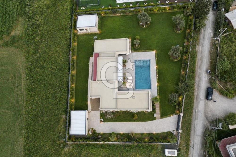Urla Atatürk Mahallesinde 2.880 m² Arsa İçerisinde 650m² Ultra Lüx Akıllı Malikane