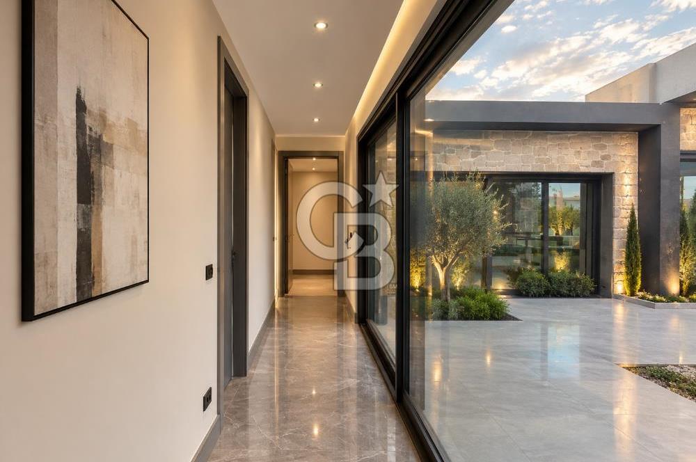 Urla Atatürk Mahallesinde 2.880 m² Arsa İçerisinde 650m² Ultra Lüx Akıllı Malikane