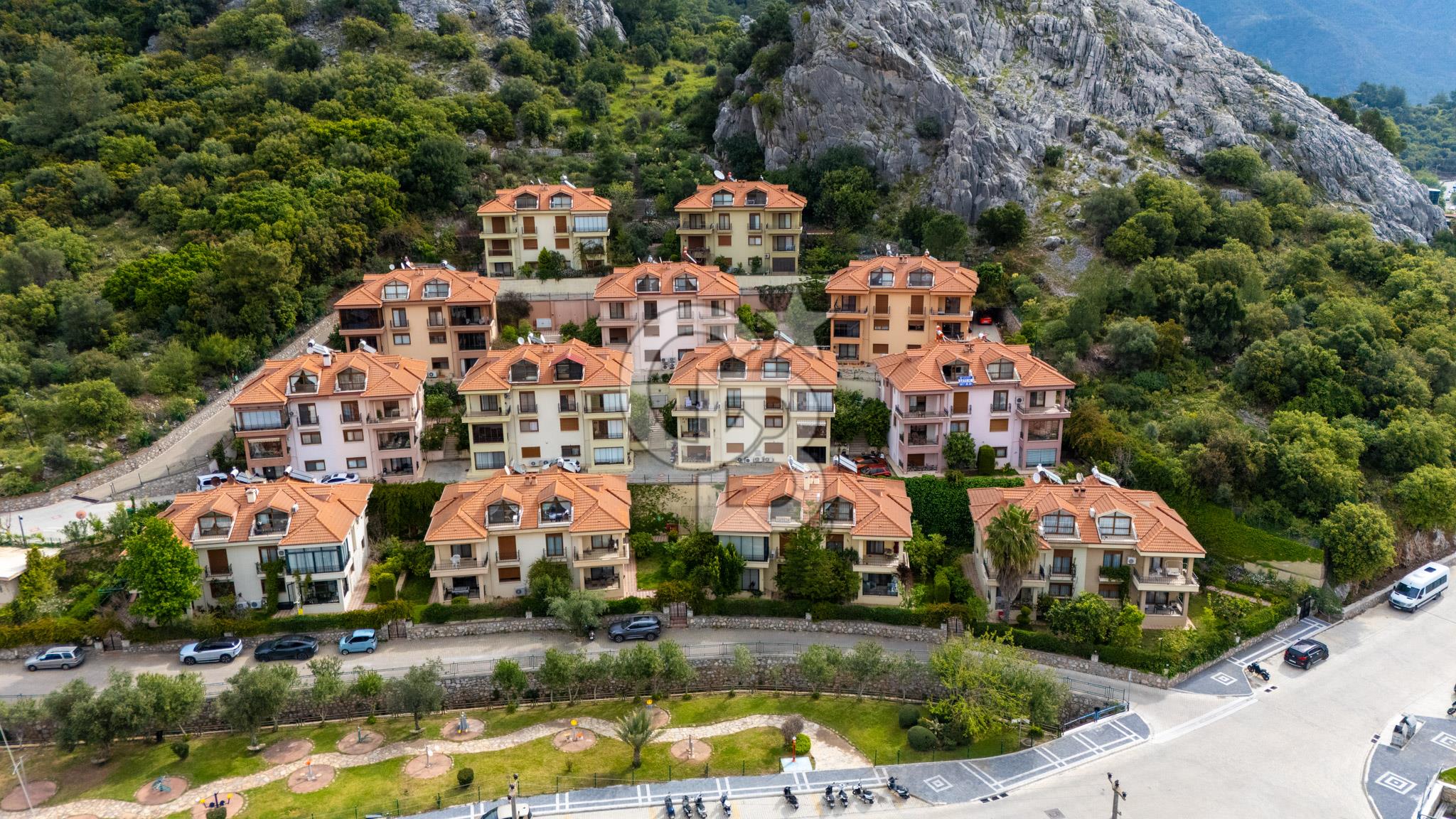 CB MARİNA'DAN CAMİAVLU YEŞİMSİTESİ HAVUZLU OTOPARKLI MÜSTAKİL EV