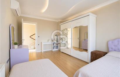 Güzelbahçe Yalı'da Deniz Manzaralı Şahane Konumda Satılık Villa