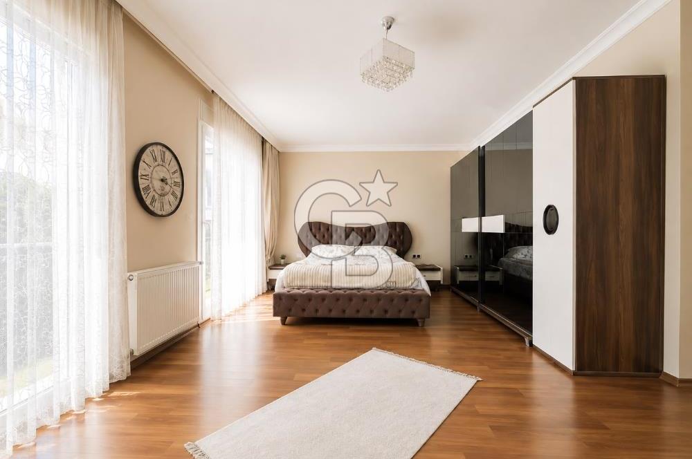 Güzelbahçe Yalı'da Deniz Manzaralı Şahane Konumda Satılık Villa