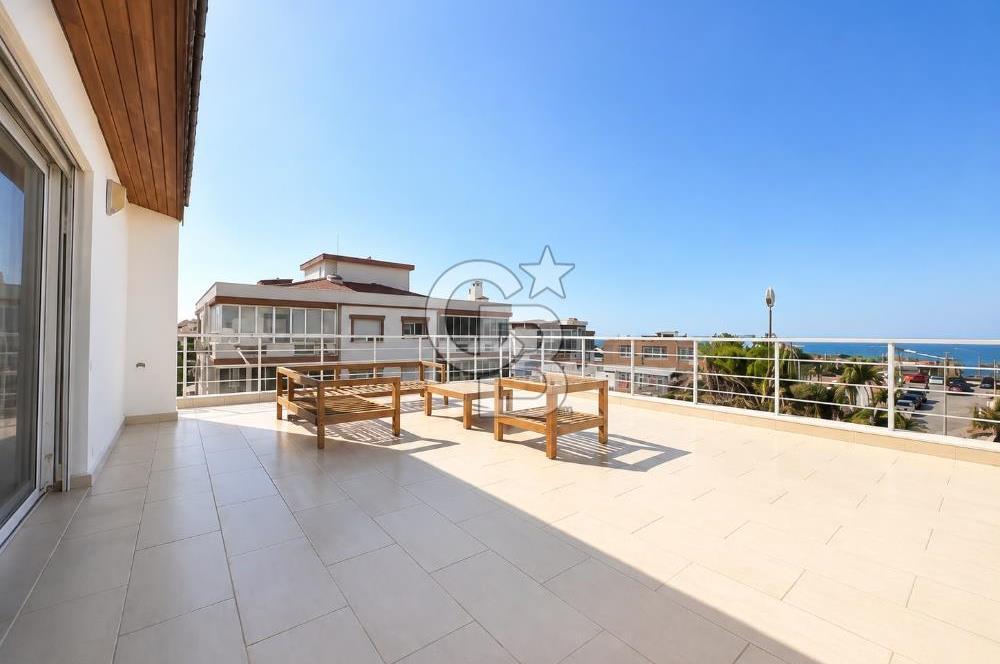 Güzelbahçe Yalı'da Deniz Manzaralı Şahane Konumda Satılık Villa