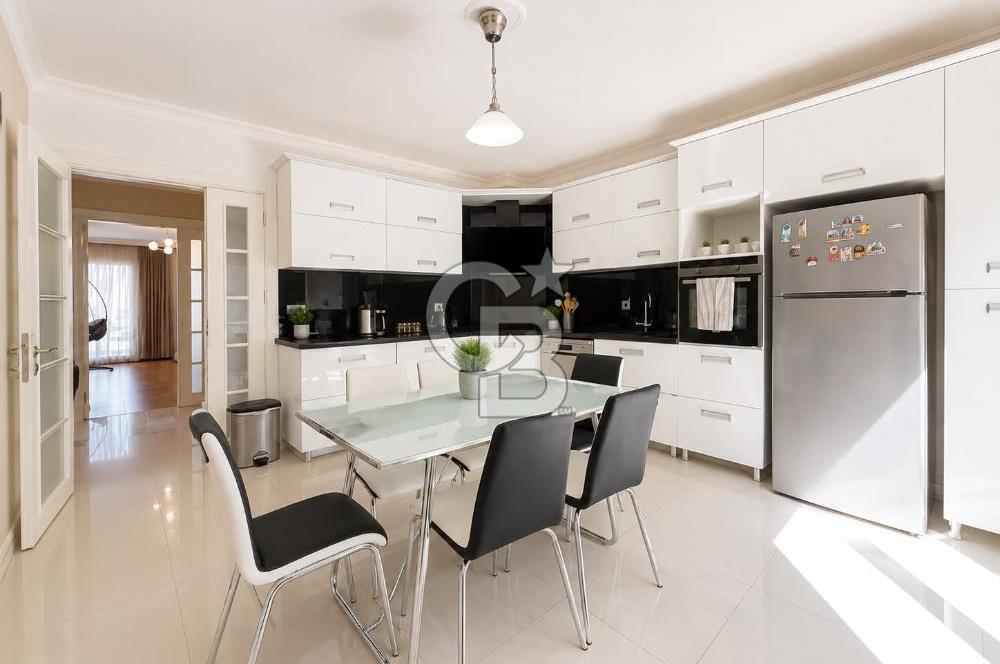 Güzelbahçe Yalı'da Deniz Manzaralı Şahane Konumda Satılık Villa