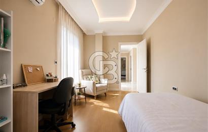 Güzelbahçe Yalı'da Deniz Manzaralı Şahane Konumda Satılık Villa