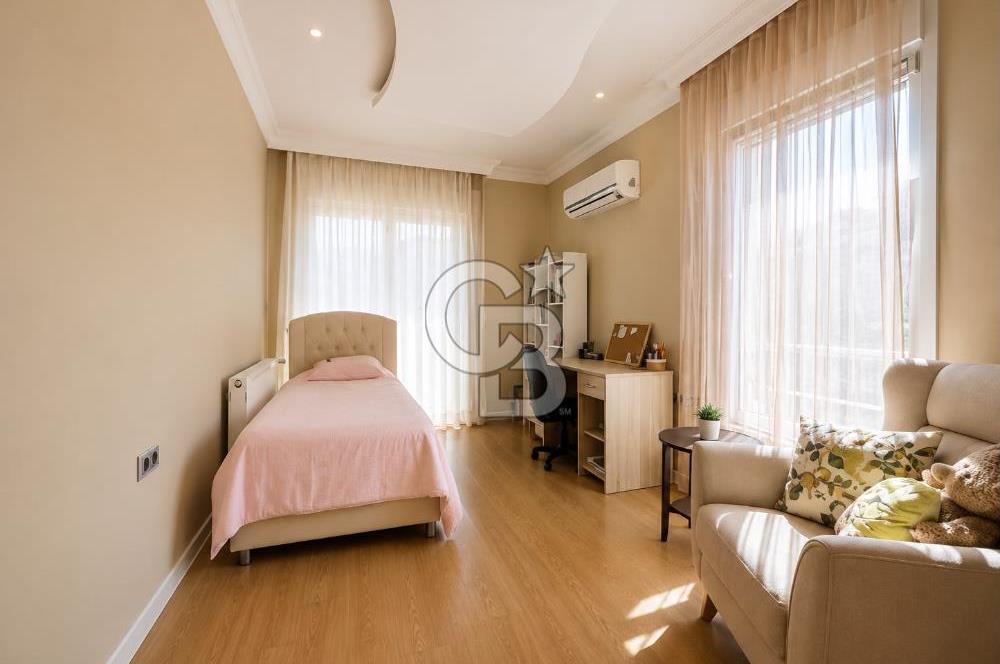 Güzelbahçe Yalı'da Deniz Manzaralı Şahane Konumda Satılık Villa