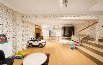 Güzelbahçe Yalı'da Deniz Manzaralı Şahane Konumda Satılık Villa