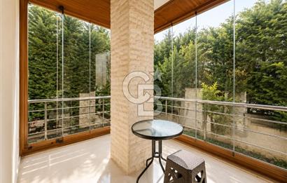Güzelbahçe Yalı'da Deniz Manzaralı Şahane Konumda Satılık Villa