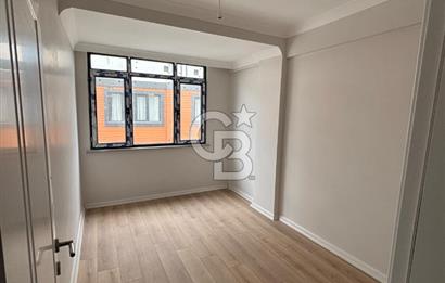 ÇAYIROVA EMEK MAHALLESİ’NDE MUTLUKENT’İN DİBİNDE, CADDE ÜZERİ DENİZ MANZARALI 2+1