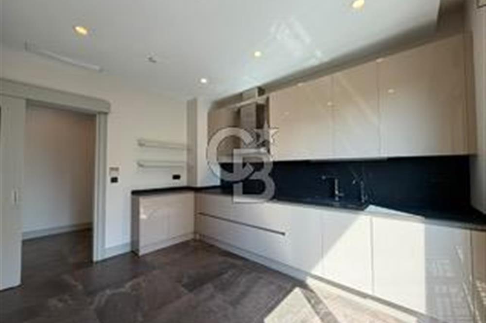 Suadiye Mücahit Sokakta 160 m² 4+1 Geniş ve Ferah Daire