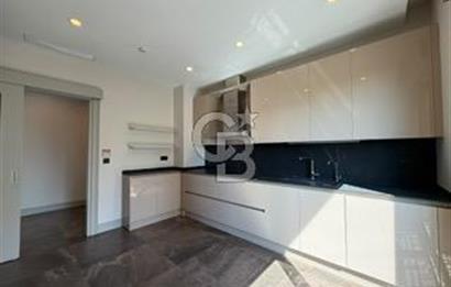 Suadiye Mücahit Sokakta 160 m² 4+1 Geniş ve Ferah Daire
