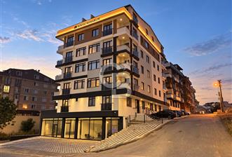 ÇAYIROVA EMEK MAHALLESİ’NDE MUTLUKENT’İN DİBİNDE, CADDE ÜZERİ DENİZ MANZARALI 2+1 - 1 - 375693