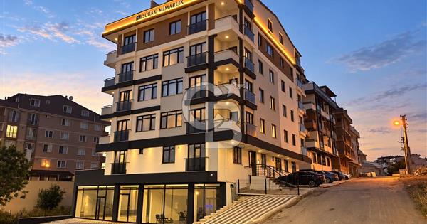 ÇAYIROVA EMEK MAHALLESİ’NDE MUTLUKENT’İN DİBİNDE, CADDE ÜZERİ DENİZ MANZARALI 2+1 - 375693