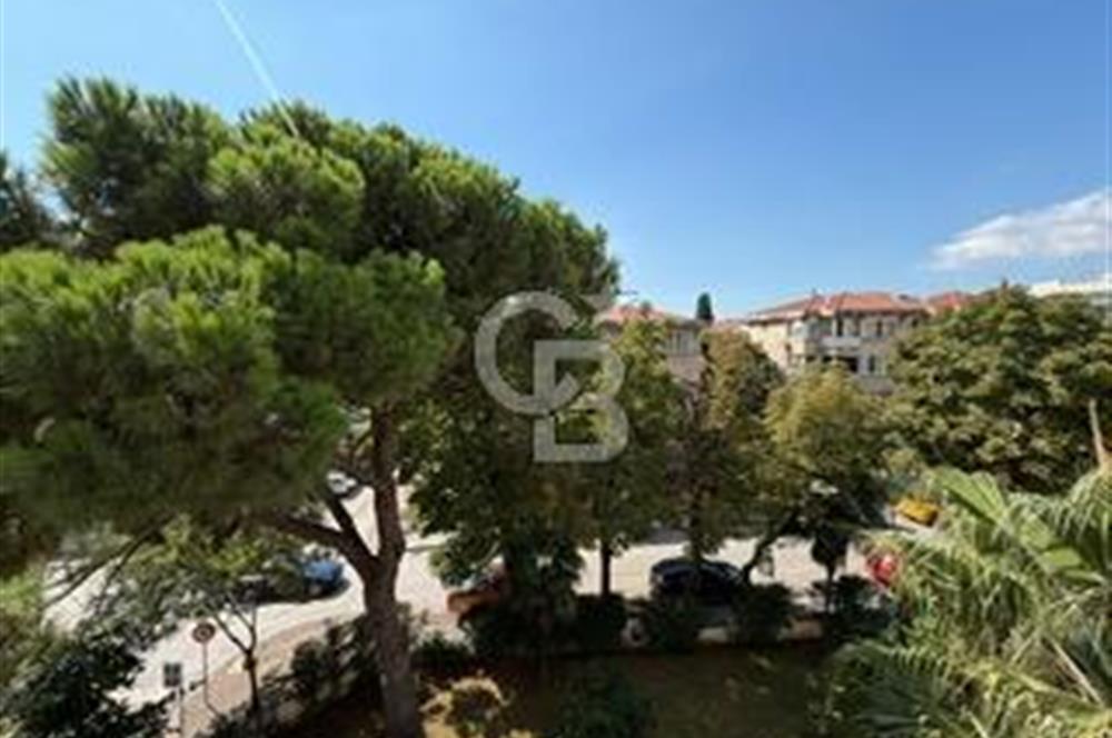 Suadiye Mücahit Sokakta 160 m² 4+1 Geniş ve Ferah Daire