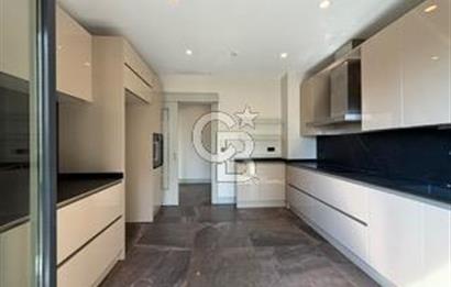 Suadiye Mücahit Sokakta 160 m² 4+1 Geniş ve Ferah Daire