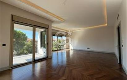 Suadiye Mücahit Sokakta 160 m² 4+1 Geniş ve Ferah Daire