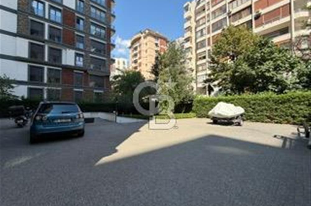 Suadiye Mücahit Sokakta 160 m² 4+1 Geniş ve Ferah Daire