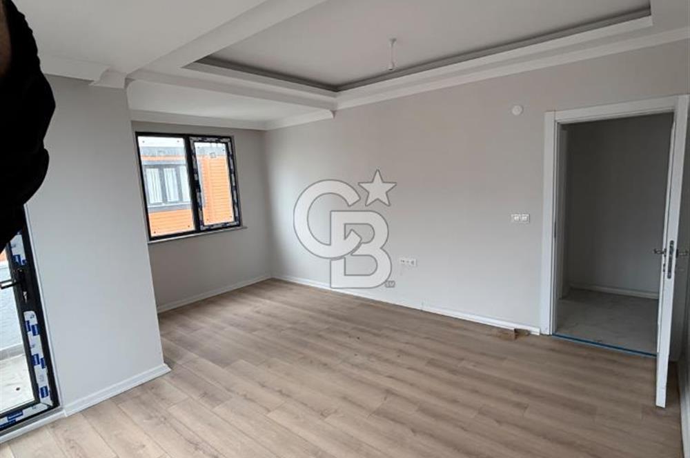ÇAYIROVA EMEK MAHALLESİ’NDE MUTLUKENT’İN DİBİNDE, CADDE ÜZERİ DENİZ MANZARALI 2+1