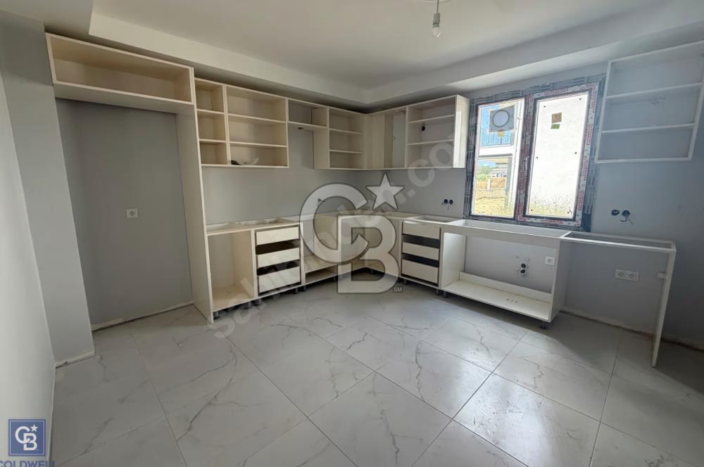 Selimpaşa'da Satılık Lüks 5+1 Villa: Ortak Havuzlu, Bahçeli