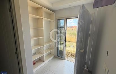 Selimpaşa'da Satılık Lüks 5+1 Villa: Ortak Havuzlu, Bahçeli