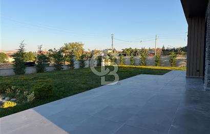 GÖLBAŞI KARŞIYAKADA İSKANLI MÜSTAKİL 6+2 SATILIK LÜKS VİLLA