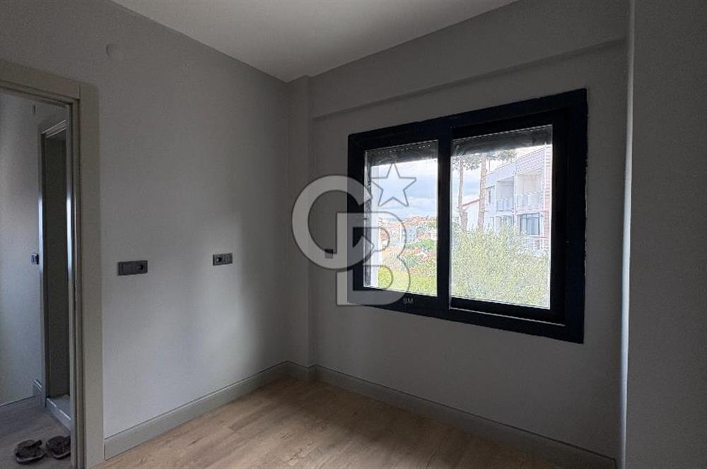 Yenifoça'da Satılık Deniz Manzaralı Tam Müstakil 3+2 Villa