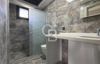 Yenifoça'da Satılık Deniz Manzaralı Tam Müstakil 3+2 Villa