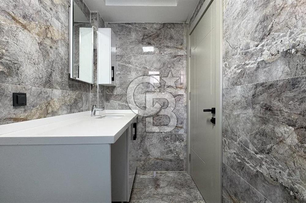 Yenifoça'da Satılık Deniz Manzaralı Tam Müstakil 3+2 Villa