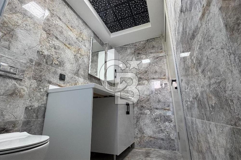 Yenifoça'da Satılık Deniz Manzaralı Tam Müstakil 3+2 Villa