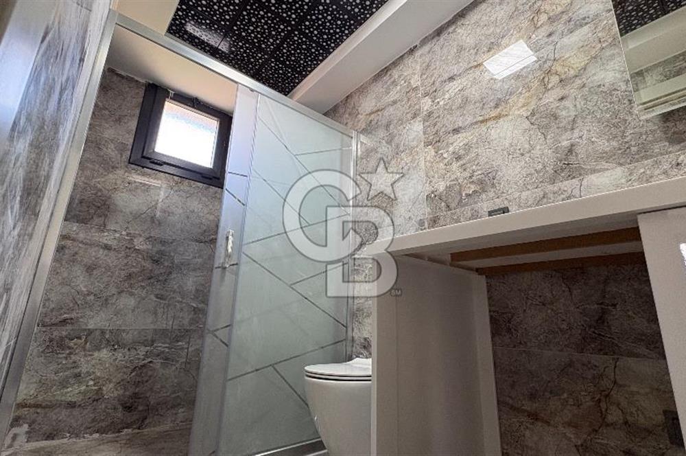 Yenifoça'da Satılık Deniz Manzaralı Tam Müstakil 3+2 Villa