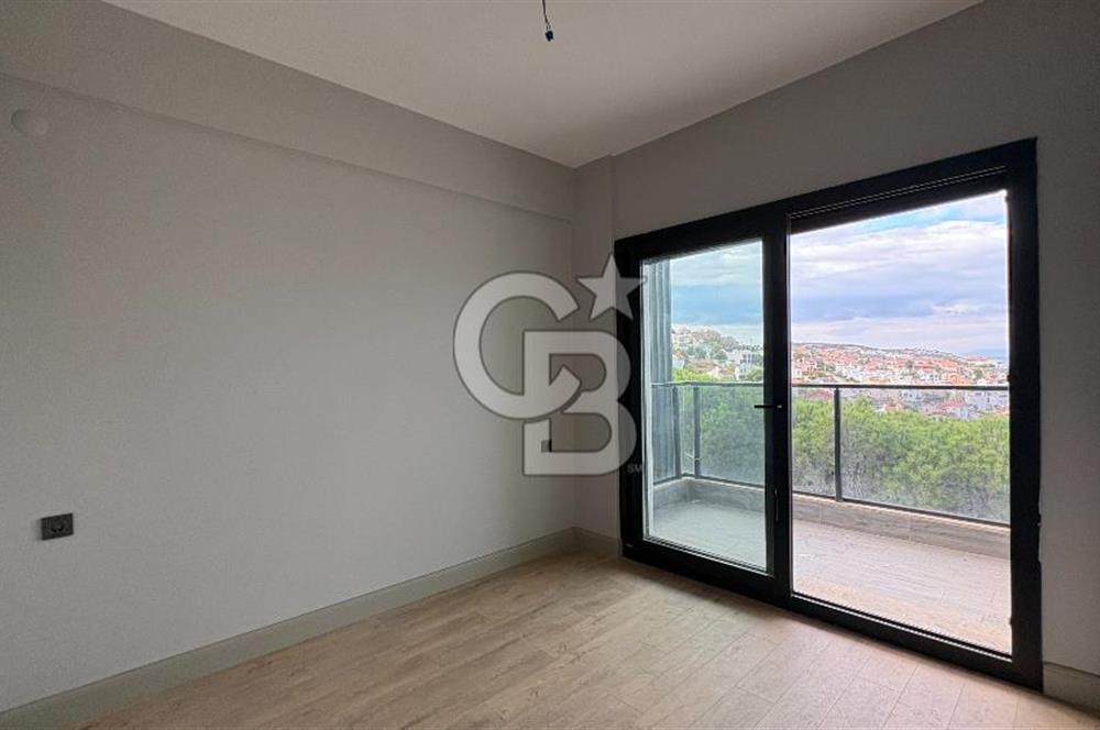 Yenifoça'da Satılık Deniz Manzaralı Tam Müstakil 3+2 Villa