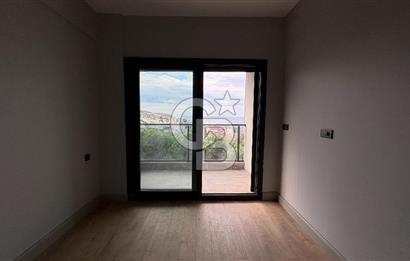 Yenifoça'da Satılık Deniz Manzaralı Tam Müstakil 3+2 Villa