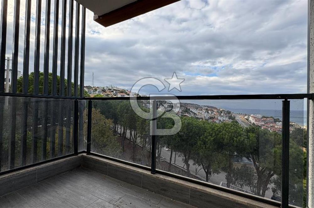 Yenifoça'da Satılık Deniz Manzaralı Tam Müstakil 3+2 Villa