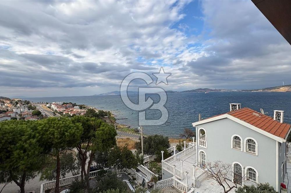 Yenifoça'da Satılık Deniz Manzaralı Tam Müstakil 3+2 Villa