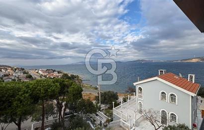 Yenifoça'da Satılık Deniz Manzaralı Tam Müstakil 3+2 Villa