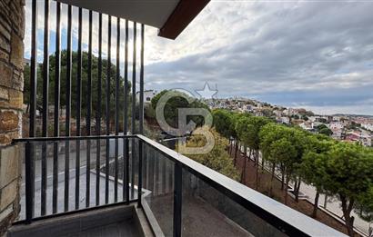 Yenifoça'da Satılık Deniz Manzaralı Tam Müstakil 3+2 Villa