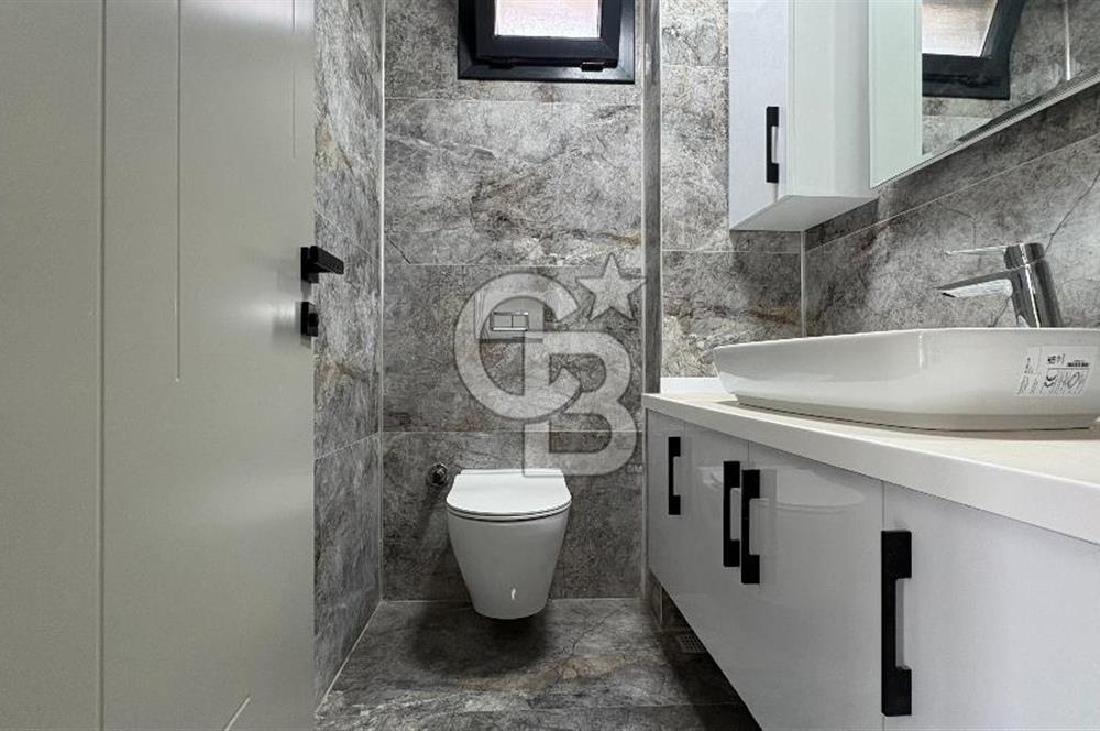 Yenifoça'da Satılık Deniz Manzaralı Tam Müstakil 3+2 Villa